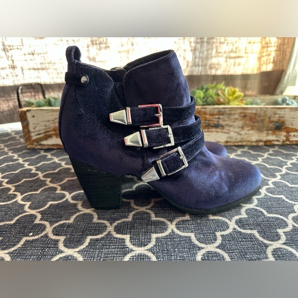 Crown Vintage Navy Side- Buckle Vegan Leather Ankle Boots with Buckles- size 7